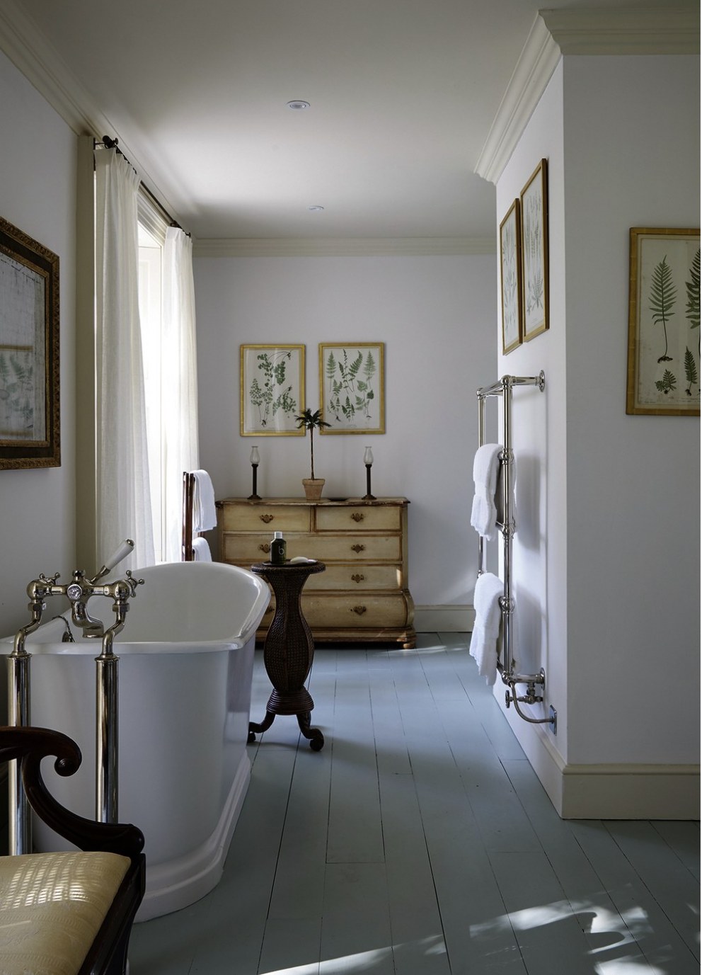 Country House - Lived in | Master Bathroom | Interior Designers